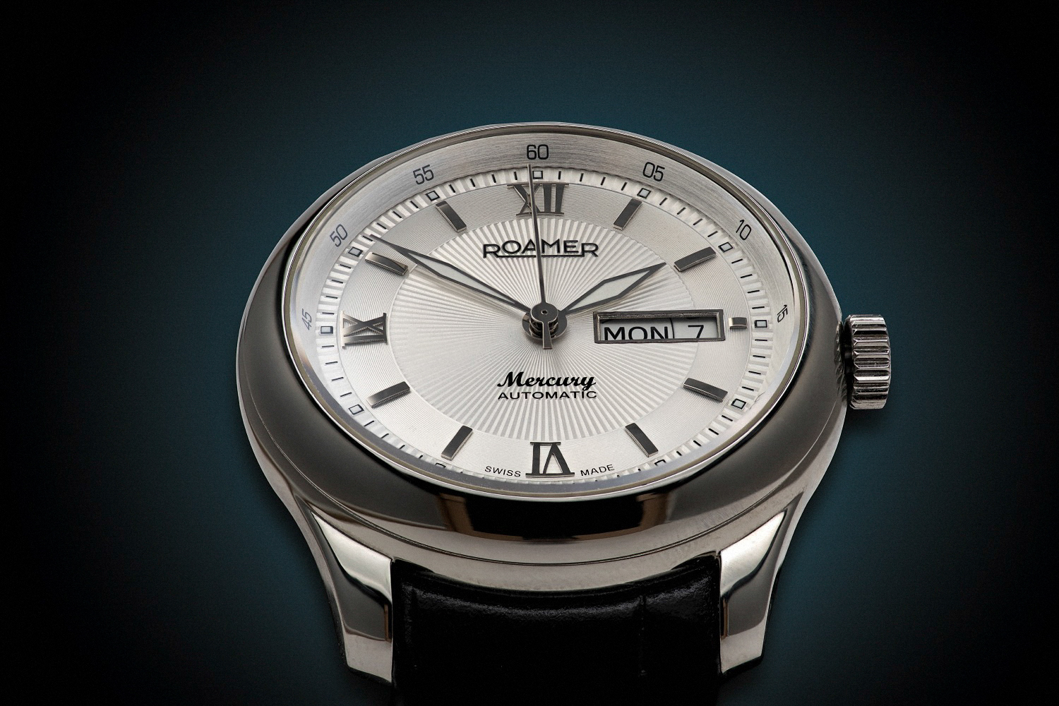 Hochwertige Produktfotografie einer Armbanduhr auf weißem Hintergrund