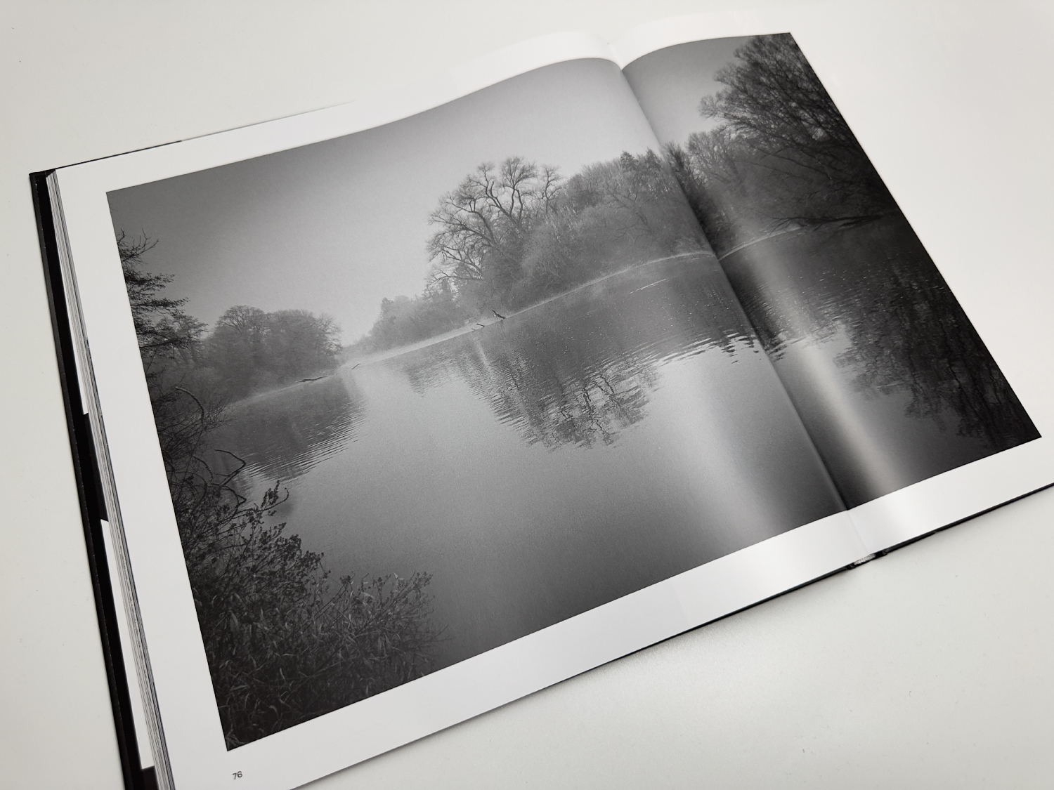 Innenseite aus dem Bildband Limburg – Zeitlos in Schwarz und Weiß von Alexandra und Thorsten Wagner, Schwarzweißfotografie