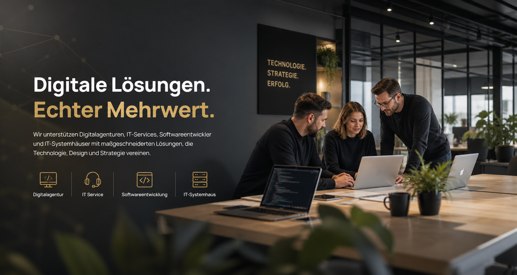 Corporate Headshots für IT-Unternehmen mit Team in modernem Besprechungsraum