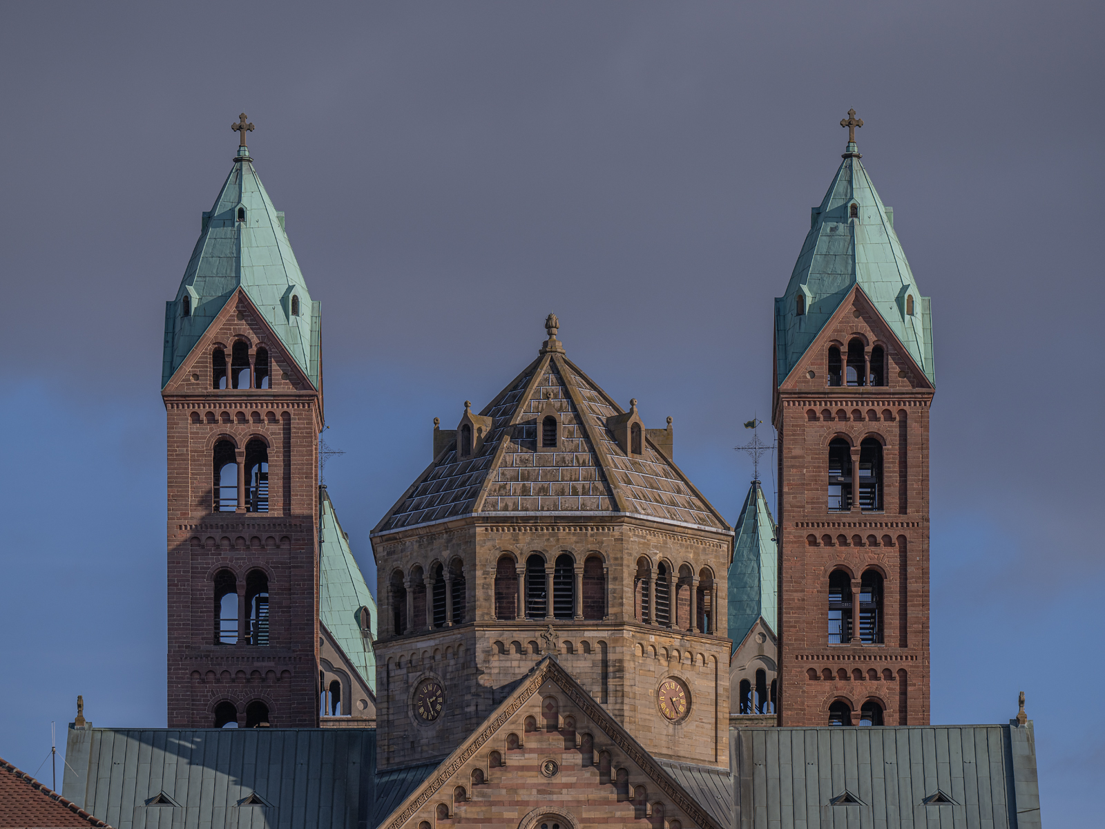 Speyerer Dom vor dramatischem Himmel – Businessfotograf Speyer Ulrich Roth