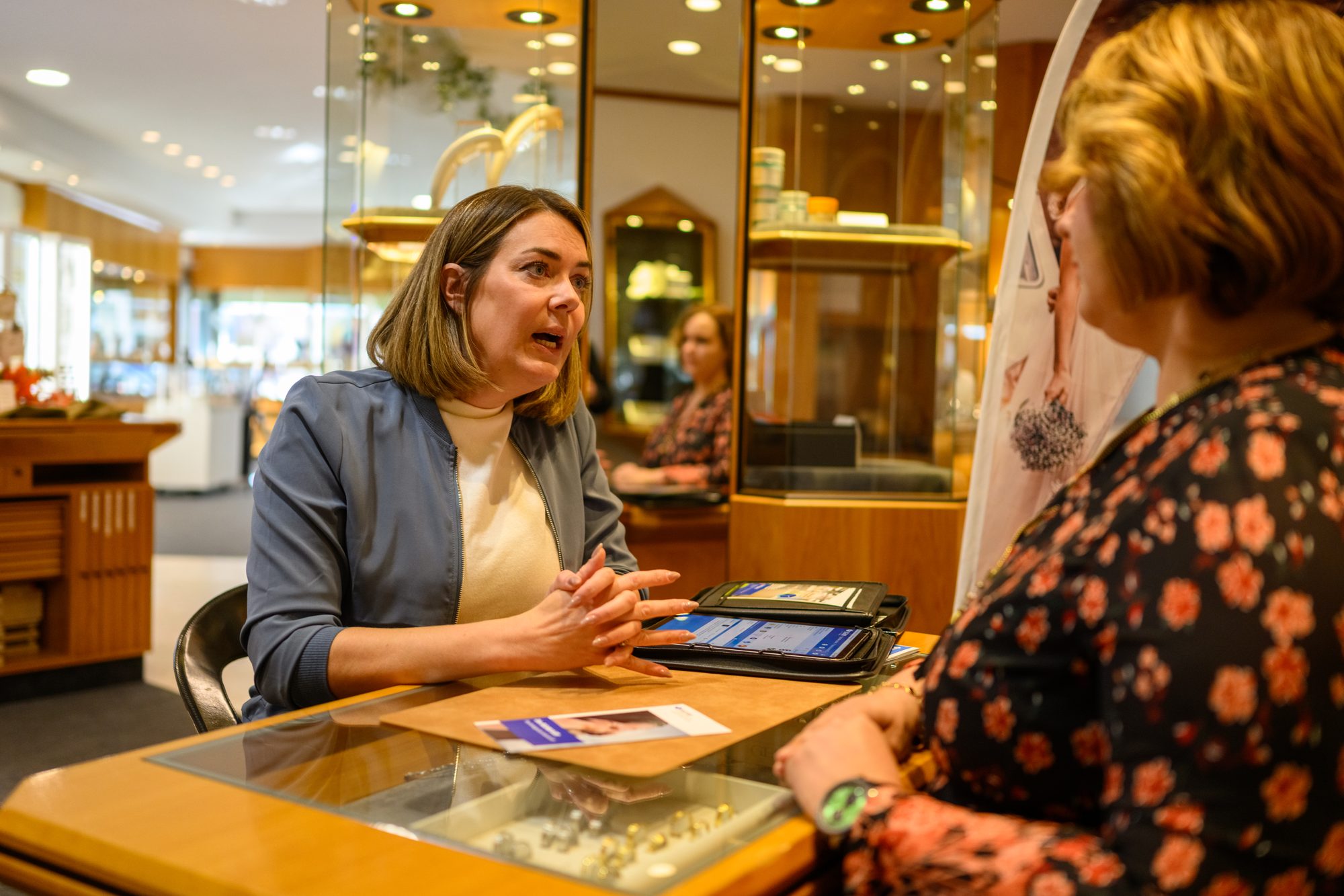 Reportage fürs Mitarbeitermagazin: Beratung beim Juwelier